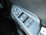 運転席ドアには各ウインドウの集中操作が可能となっています。