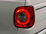 丸目で愛嬌のあるデザインのLEDリヤコンビネーションランプ(LEDストップランプ)が省電力・長寿命化を実現。