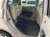 2列目シートを跳ね上げると背の高い荷物が入ります