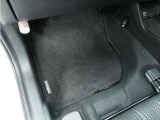 Honda認定中古車に新品の純正フロアマットを装着しました。気分よくドライブをお楽しみいただけます♪