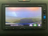 【バックカメラ】運転が苦手な方も車庫入れラクラクです!ギアをリバースに入れれば自動的に切り換わりますので、面倒な操作は不要です♪狭い駐車場もお車を傷つけず安心ですね!