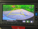 【バックカメラ】駐車時に後方がリアルタイム映像で確認できます。大型商業施設や立体駐車場での駐車時や、夜間のバック時に大活躍!運転スキルに関わらず、今や必須となった装備のひとつです!