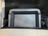 【助手席シートアンダーボックス】運転用の替え靴や、車内に常備したいこども用品、着替えた服などを収納できます★