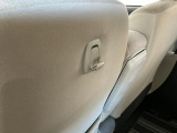 【フック】フックの用途は様々。手荷物のバッグや買い物袋、ビニール袋をぶら下げてゴミ箱にしても良いですね♪