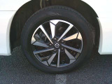 純正アルミホイ-ル付きです。タイヤサイズは、195/60R16です。