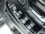 ◆パワーウィンドウスイッチ◆運転席から全席の窓の開閉操作を行うことが出来いつでも換気ができます!