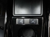 運転席・助手席は共にシートヒーター付なので、寒い日の朝の通勤も快適です♪