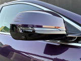ドアミラーにはLEDウインカーが埋め込まれており、対向車からの視認性を高めております。