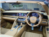 デザインもよく、居心地のよい運転席ですね。分かりやすいスイッチ類ですから操作もしやすく運転をサポートします。