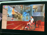 テレビ番組を画面で楽しめる装備です。停車中の休憩時間などに映像を視聴でき、待ち時間も快適に過ごせます。お出かけ先でのひと休みにも活用いただけます。
