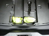 スペアタイヤレス車です。応急セットを搭載しております。