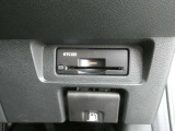 純正ETC2.0付 料金所もスムーズに通れ、割引料金の適用もあります。ビルトインできれいに収まっており、見た目もスマートです。