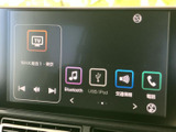 画面にはテレビやBluetooth、USB/iPod、交通情報、電話などの項目が並び、使いたい機能を視覚的に探しやすい表示です。日々の移動中に使うメニューを確認しやすく、車内での操作をサポートします。