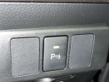 コーナーセンサーを車の前後に装備。障害物までの距離に応じて警告音を変えてお知らせ。縦列駐車時や駐車場・車庫などでの取り回しをサポートします。詳細は販売店スタッフまでおたずねください。