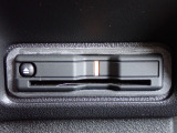 ■【ETC車載器】が装備されています。セットアップをしてお渡しとなり、ETCカードを差し込むだけで高速道路の利用が可能です。