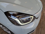 LEDヘッドライトは、点灯の瞬間から最大光量を発揮し、突然暗くなるトンネルなどでの安定感を高めます。