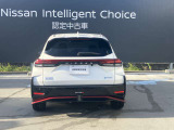 バックビュー。リヤ周りの安全を確保するソナーとカメラを装備。後部座席はプライバシーガラスとなっています。