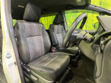 運転席シート廻りは使用感も少なく、良好な状態となっています。丁寧に使われていたことがよくわかりますね。
