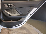 当社BMW認定中古車は全車保証付きでございます。また保証料金や整備費用はお見積書内の諸費用・税金に追加計上する事はございません。認定中古車保証付きのお支払総額でお見積りご依頼の上、他店とお比べください