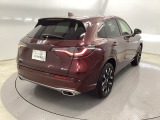 高効率なエンジンをモーターがアシストして走行中の燃費消費を抑えるハイブリッド。停車中もアイドリングストップにより燃費消費と排出ガスをなくします。