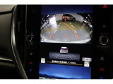 バックカメラ装備。運転席からは死角になる場所をカメラが補完しますので安全です。また、ガイド線が曲がる方向に動くタイプなので、初めての駐車場に止めるときや縦列駐車などの時に便利です。