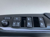 全席パワーウインドです。ドアミラーの格納調整も行えます!