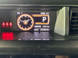 視認性に優れたメーターを採用しており、走行中でも車速や情報が分かりやすく表示されます。運転時の視線移動をむりのない範囲に抑え、快適で安心感のあるドライブをサポートします。