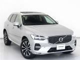 アダプティブクルーズは前方車に投影・反射されるミリ波レーダーをグリル部の受光機で感知。カメラ機能と併せて車両相互の車間距離と速度を瞬時に読み取り適正な間隔を保ちます。