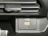 【USB電源ソケット】バッテリーが少なくなっても大丈夫!スマートフォンなどを車内で充電ができます!