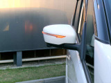 ウインカー付きドアミラーです。周りに「ウインカー&ハザード」を気づいてもらえるお洒落&安全確保のアイテムです。