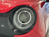 LEDヘッドライトは、点灯の瞬間から最大光量を発揮し、突然暗くなるトンネルなどでの安定感を高めます。