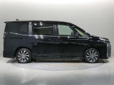 両側パワースライドドア付きだから、狭い駐車スペースなどでの 乗り降りラクラク!小さなお子さまのいるご家庭には嬉しい装備。