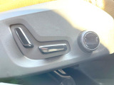 【運転席パワーシート】リクライニングからシートリフターまで、スイッチ一つで簡単にシートの微調整が可能!自分に最適なシートポジションにセットして、快適なドライブをお楽しみください。