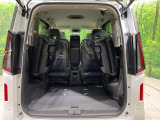 普段のお買い物や通勤、送迎等に十分な荷室スペースを確保しております。セカンドシートを倒すと、大きな荷物の積載も可能です♪