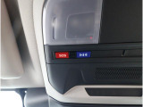 専用ボタンでコールセンターへ接続。状況に応じて緊急車両の要請やロードサービスの取次ぎを行います。重大事故の際は自動的にコールセンターにつながり、緊急車両やドクターヘリを要請します。(要申込)