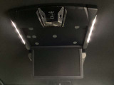 後席にはモニターが付いていますので、映像が流せます♪