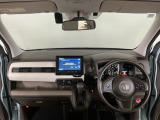 【前方視界】開放的な前方視界!運転がしやすく疲れにくいです♪窓が大きく、見通しがとっても良いおクルマですよ♪