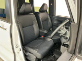 【運転席・助手席】内装ルームクリーニング済みです。しっかり綺麗にしていますので、是非、お確かめください。車に自信があるからこそ、是非一度ご来店頂き内外装も見てもらえると幸いです。