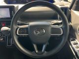インテリアに合わせたデザインのステアリングは、運転される方のことも考え、運転しやすい形状、大きさです。是非一度、実際に触ってお確かめください。