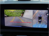 ナビゲーションや車両設定など、多彩な機能を大型ディスプレイから操作できます。