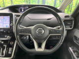 【純正革巻きステアリング】上質な革を使用することで、手にしっかり馴染みとても運転しやすいハンドルです♪