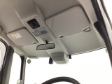 自社整備工場で点検整備をおこなってからお渡ししています。車検が残っている場合は『12ヶ月点検整備』を、車検整備付きの場合は『車検整備』をおこないます。整備費用は車両本体価格に含まれています。