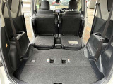 3列目シートは折りたたみ可能です キャンプ用品など大きな荷物もばっちり収納可能です!