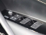 運転席からも操作可能な全席パワーウィンドウが装備されています。