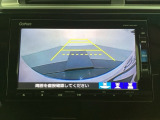 バックでの車庫入れも安心です!リアカメラが付いているバックモニター付のナビを装備しております。操作線もついており距離感も画面から確認できます。