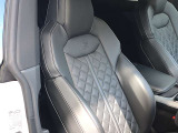 高級家具のような質の高いレザーを採用するのはAudiのクルマづくりの哲学のひとつです。体の大きなドイツ人が座っても頑丈な耐久性があります。シートヒーター付きですので冬でも大変心地良く運転をして頂けます