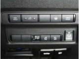 電動スライドドアは両側に装備しております〇