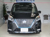 フロントマスクの大きなVモーショングリルは日産らしさを引き立たせてくれます。Vのブルーのラインがe-POWERの証!人気の後期顔です。