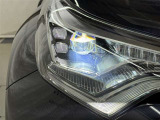 LEDヘッドライトです。デザイン性がよくとても明るいので、夜間の走行や悪天候でも安心です。しかも長寿命!