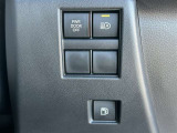 オートマチックハイビームとは、先行車や対向車のライトを認識し、ハイビームとロービームを自動で切り替える機能です。夜道の視界を確保します。詳細は販売店スタッフまでおたずねください。